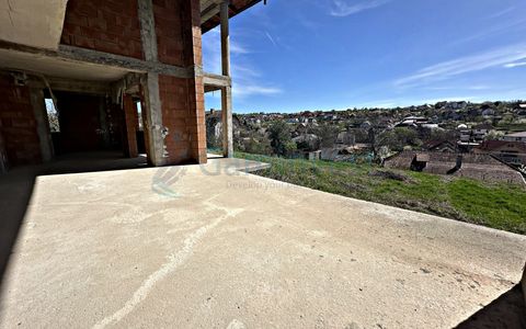 Cladire cu functiuni mixte, pe 3 nivele de vanzare, Oradea, Bihor