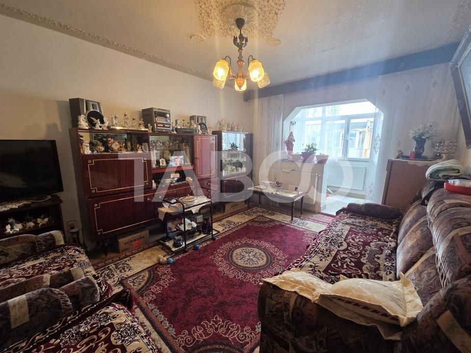 Apartament 3 camere decomandat zona 1 Decembrie 75mp si boxa la subsol – fotografia 1 din 11