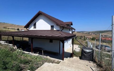 Casă finisată, cu vedere la lac, 537mp teren, Câmpenești