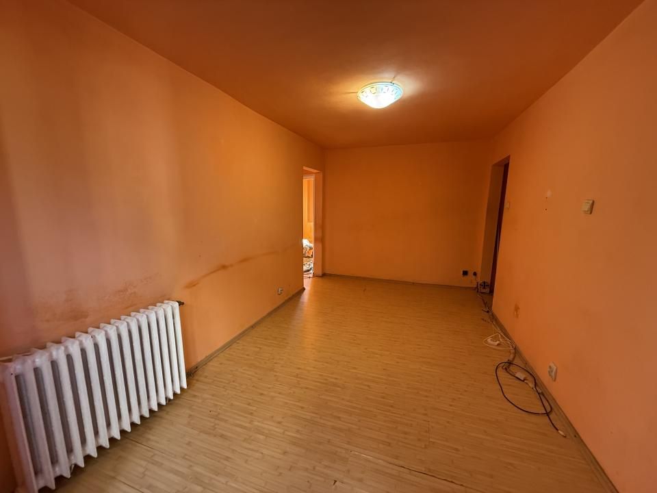 Apartament 3 camere, etaj 2, semidecomandat - Piata Doina – fotografia 2 din 9