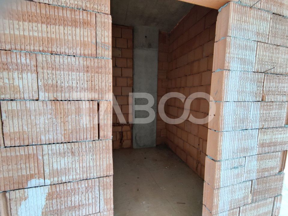 Spatiu comercial open space generos stradal cu vitrine Turnisor Sibiu – fotografia 5 din 8
