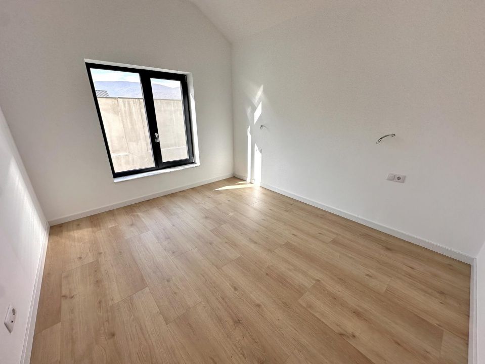 CASA NOUA I 90 MP I FINISATA LA CHEIE I ASFALT I TOATE UTILITATILE I – fotografia 12 din 21