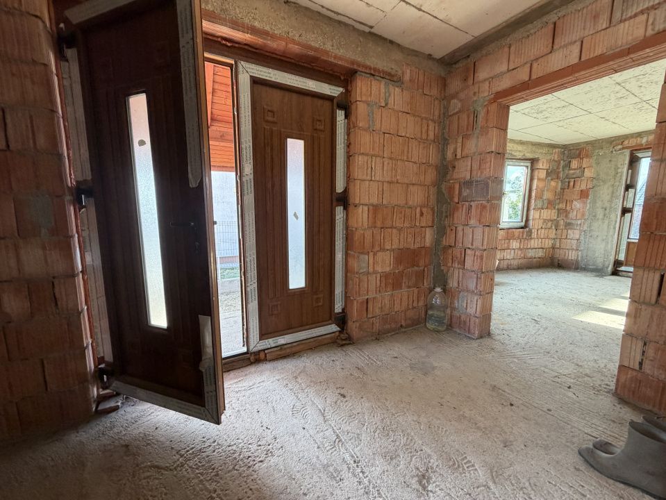 Casă la ROSU Alba Iulia Cartier Orizont – 220 mp utili 388 mp teren utilitati – fotografia 2 din 20