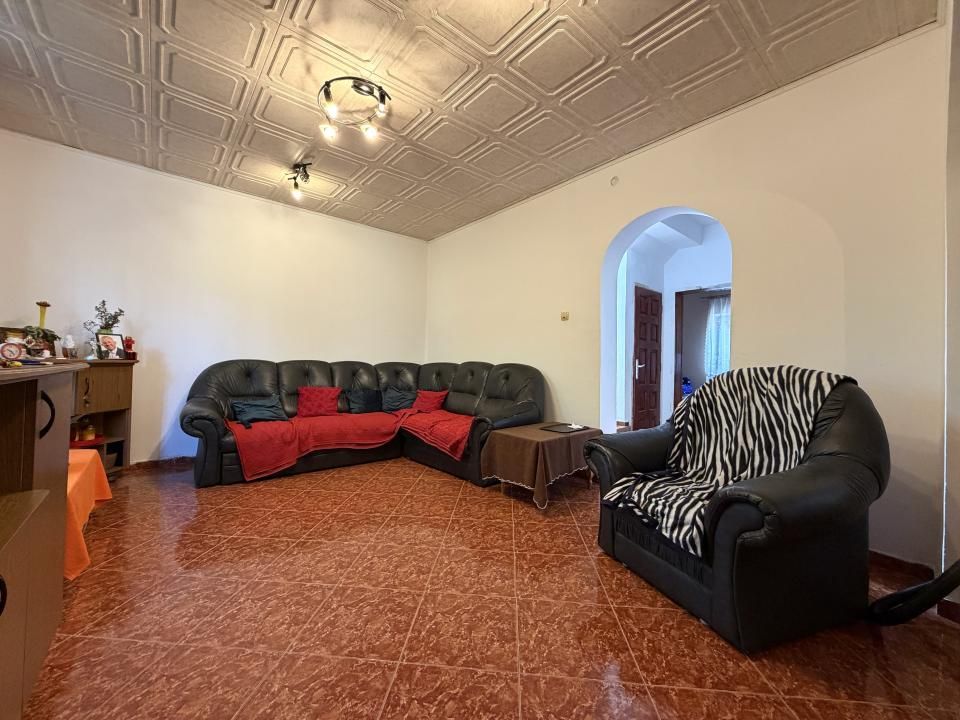 Casa individuala 6 camere, 165 mp utili, 641 mp teren - Ghiroda – fotografia 1 din 15