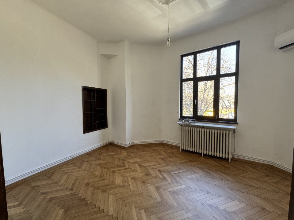 Sediu de firmă cu prestanță într-un imobil istoric – Unirii – fotografia 2 din 12