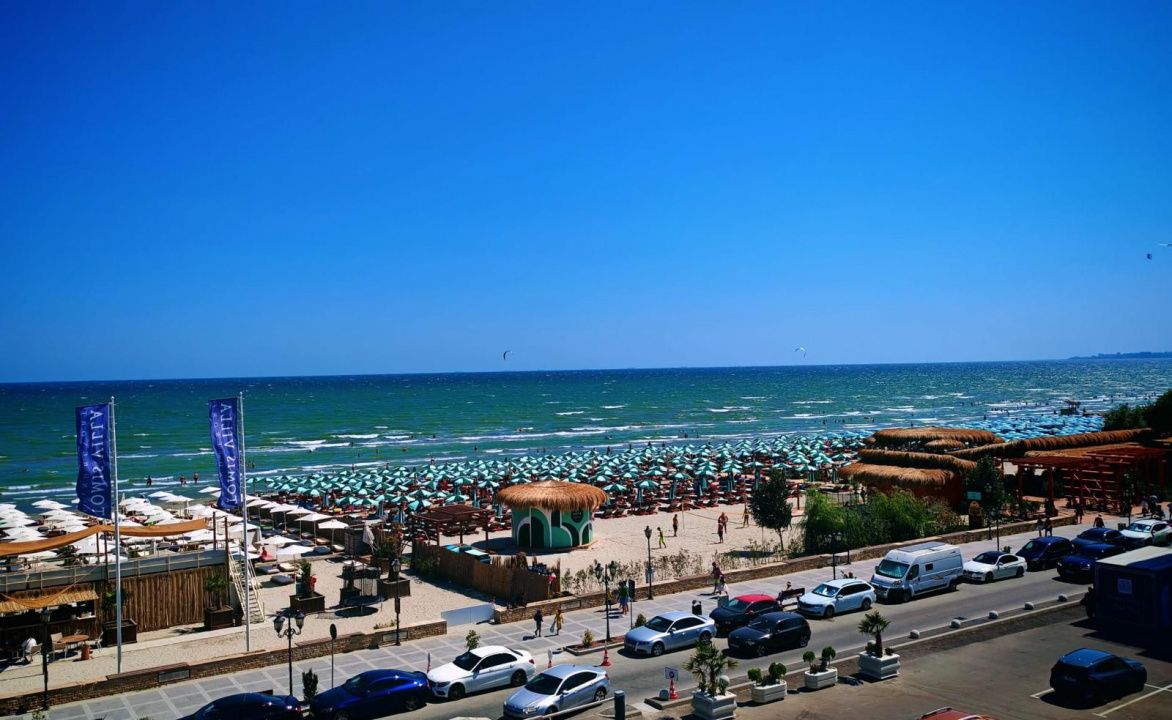Studio spațios cu balcon mare și vedere laterală la mare în Tomis Vila – fotografia 1 din 15