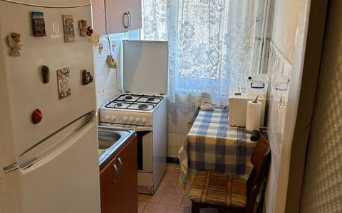 Apartament cu 3 camere de vanzare, situat in zona Inel 2 - Groapa