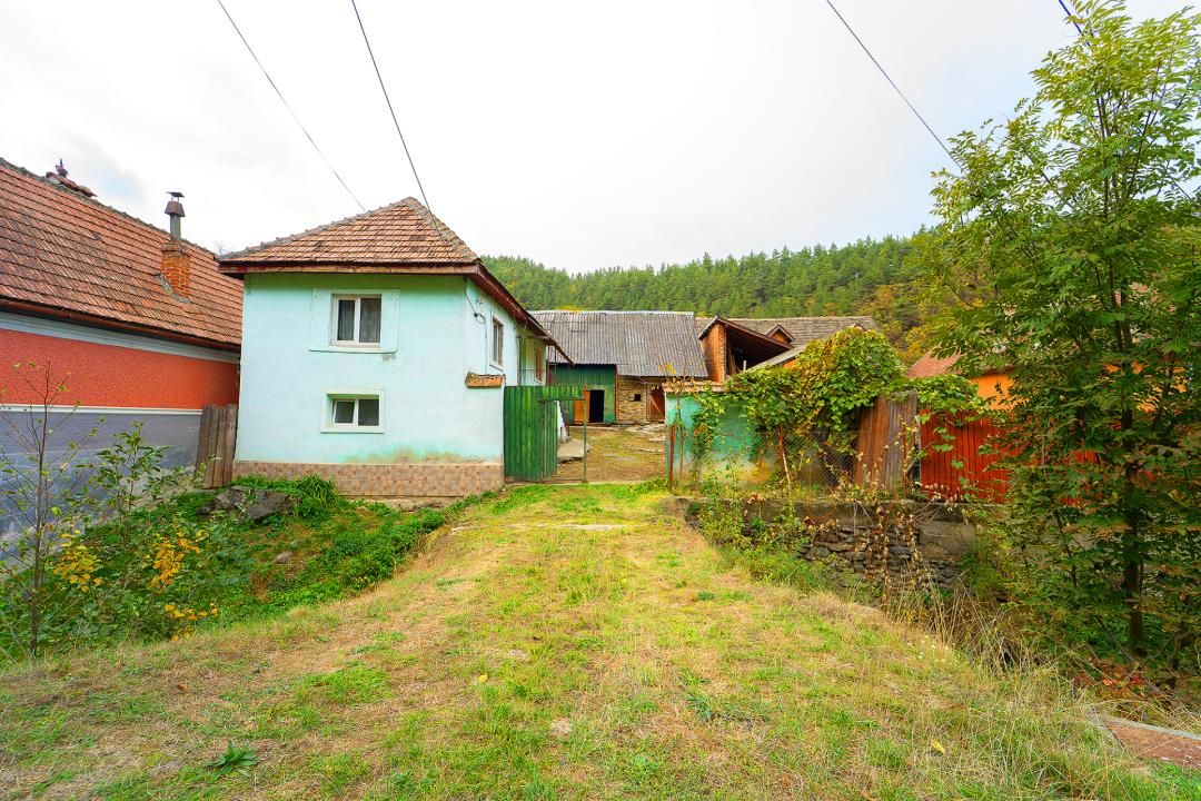 Casă în Tălmăcel – fotografia 3 din 16