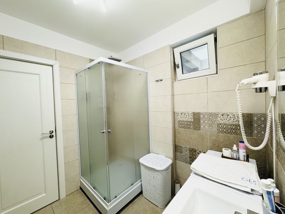 Apartament cu 3 camere complet mobilat si utilat, vedere spre  Mare – fotografia 16 din 18