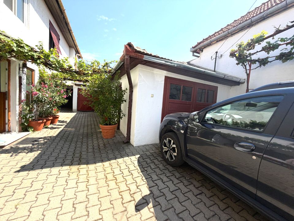 Sebeș Centru – Casă cu suflet 7 Camere 700 mp Teren 2 Garaje Curte Gradină – fotografia 5 din 37