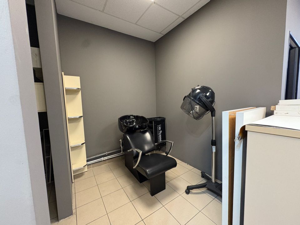 Salon de infrumusetare complet utilat- 50 mp, Cartier Craiovita Noua – fotografia 4 din 5