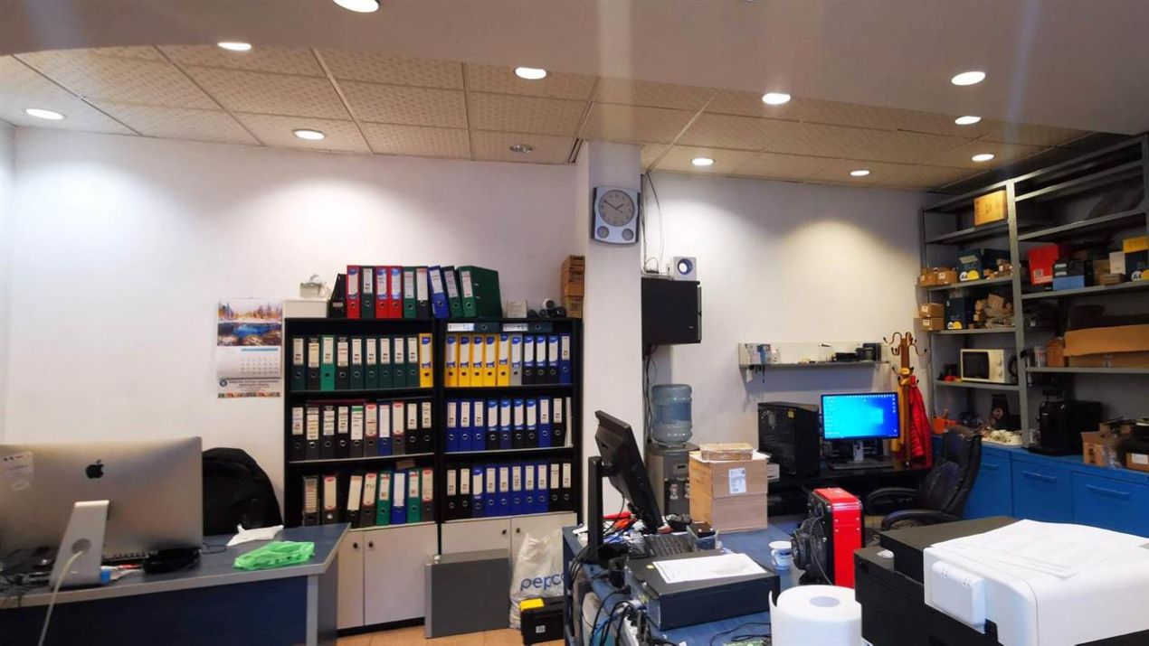 DE INCHIRIAT - SPATIU COMERCIAL CENTRAL 92 MP – fotografia 7 din 15