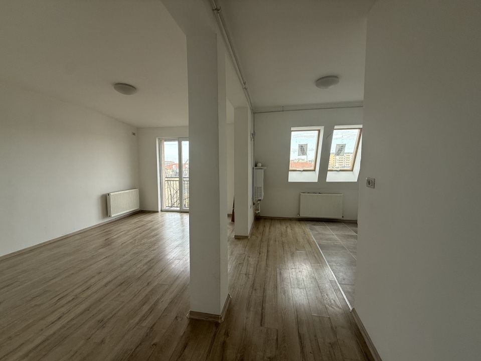Apartament luminos, 3 camere, decomandat, 75 mp - Aradului – fotografia 3 din 8
