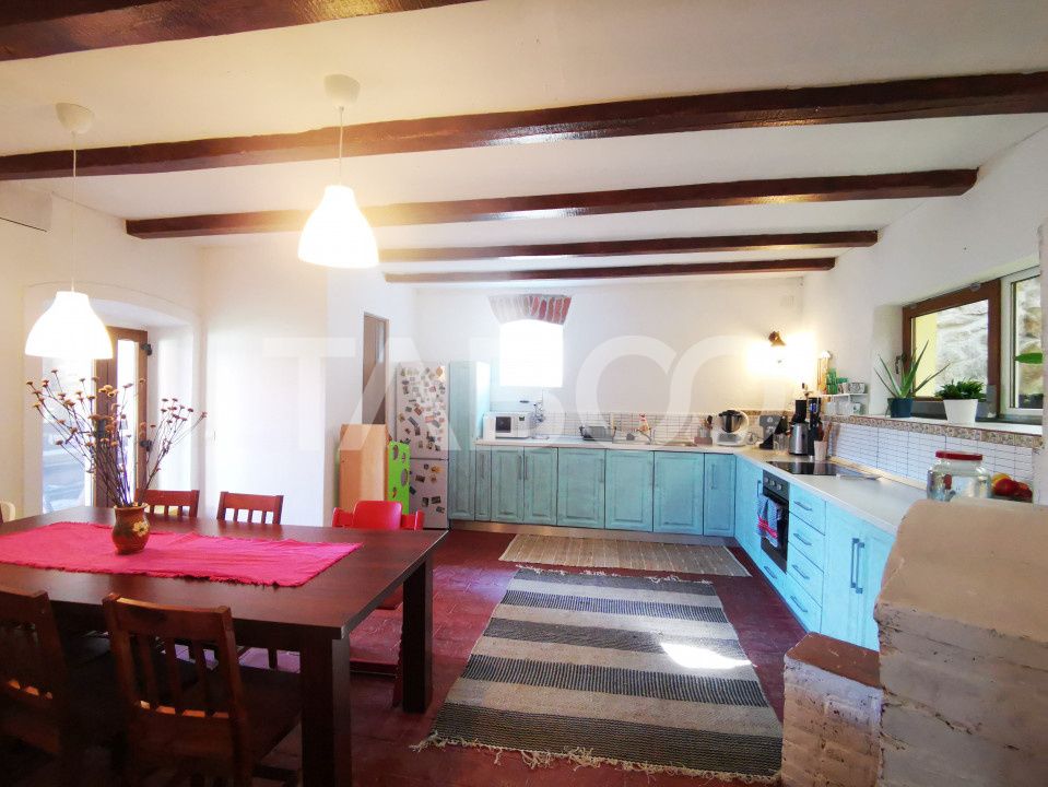 Casa de vanzare pretabila pensiune priveliste superba Fantanele Sibiu – fotografia 6 din 24