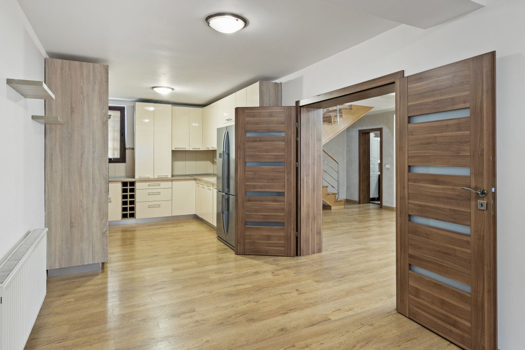 Vila spațioasă 5 camere, 5 băi, Garaj 2 mașini, Zona Primo – poziție excelentă – fotografia 5 din 31