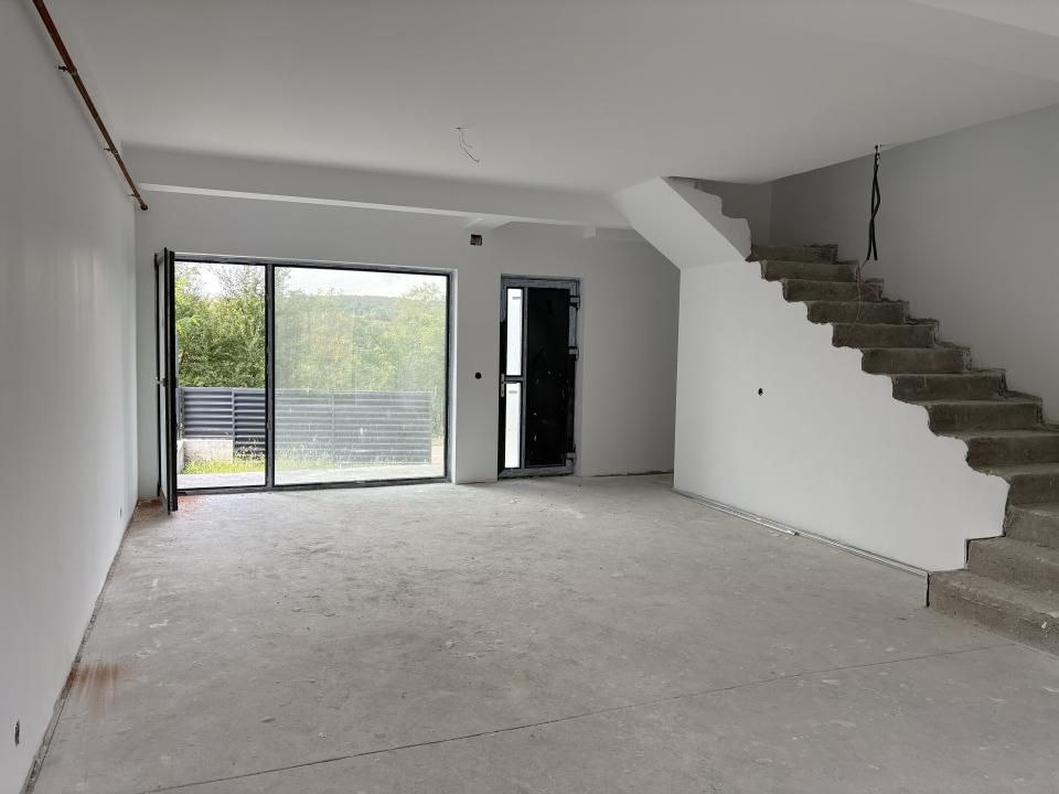 Casă de vânzare într-un triplex I Smeura, strada Olteni I 97.000 euro – fotografia 4 din 11