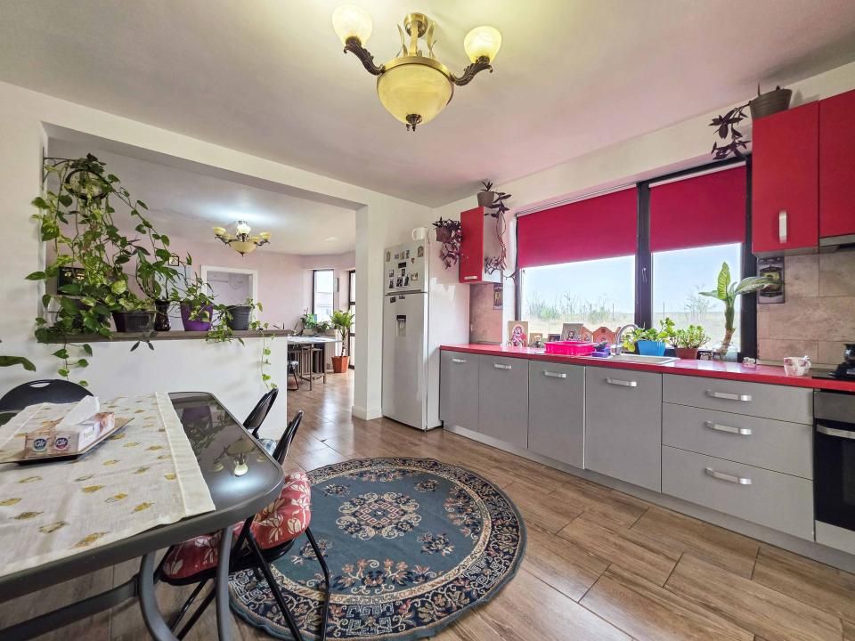 Vilă P+1 cu 6 camere, complet mobilată și utilată, la 10 minute de plaja Corbu – fotografia 11 din 17