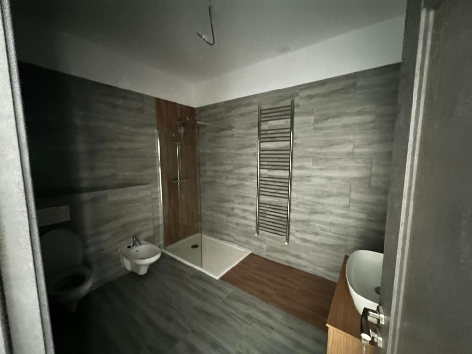 Apartament-3 Camere-Mobilat-Parcare-Parter-Izvor-Tarlungeni – fotografia 10 din 11