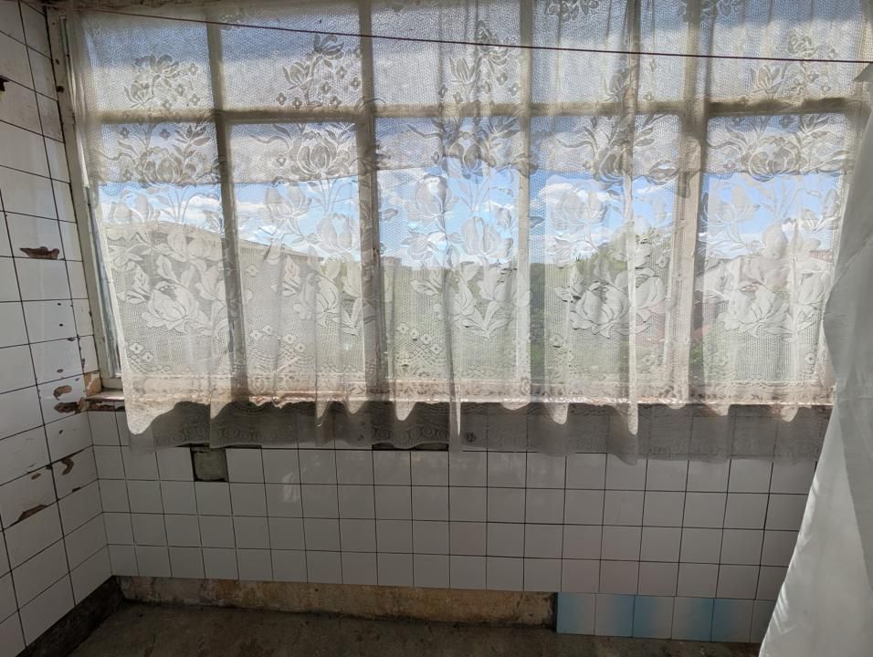 Mioriței - Billa - grădinița Lizuca- 3 camere- bloc din 1982 – fotografia 5 din 12