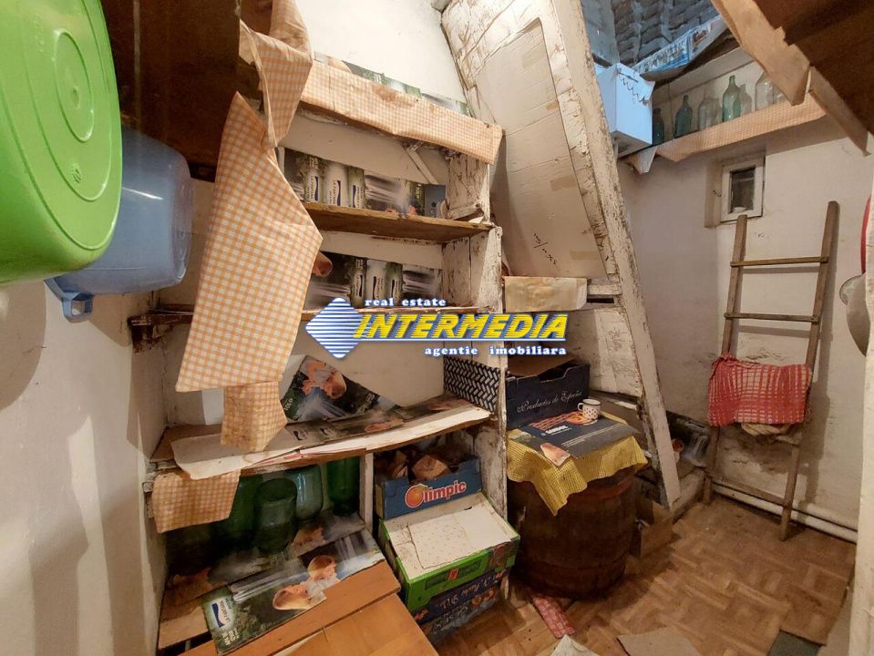 Casa de vanzare in Centru pozitie buna, asfalt, Ideal afacere! – fotografia 7 din 9