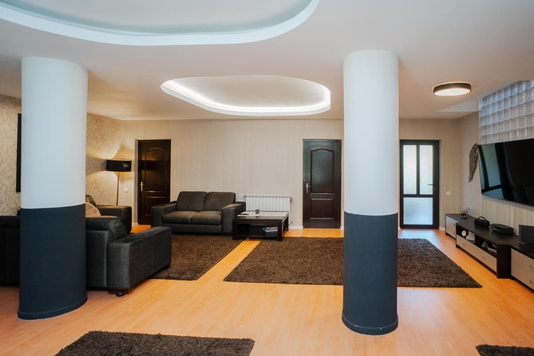 Vilă Grandioasă 650 mp+Spațiu Comercial 110 mp Tătărași Teren 968 mp – fotografia 7 din 20