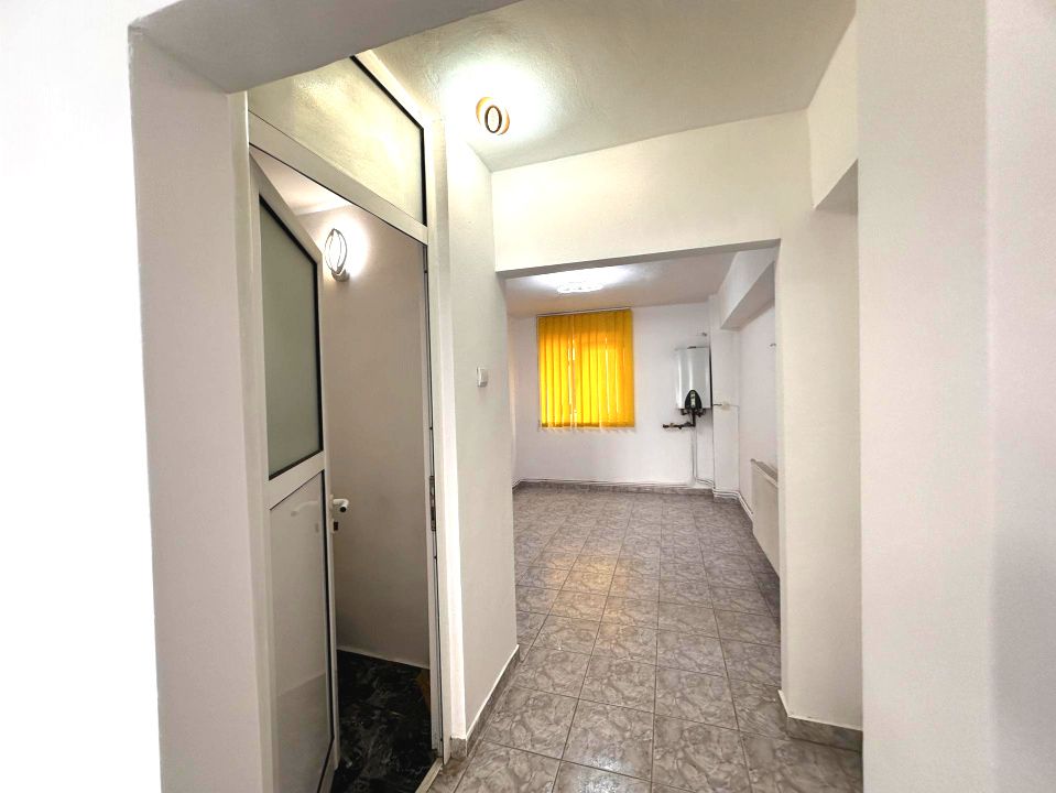 INCHIRIERE Spatiu Comercial CETATE Bulevard 34 mp. Centrala Termopane Contoare – fotografia 21 din 25