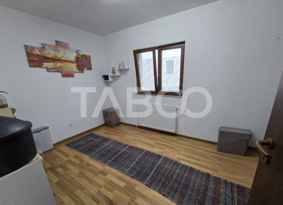 Casa de vanzare cu 6 camere 2 parcari curte libera 200 mp in Selimbar – fotografia 21 din 24