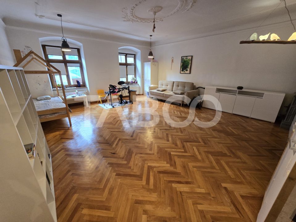 Apartament decomandat de vanzare cu pivnita in Centrul Istoric Sibiu – fotografia 1 din 13