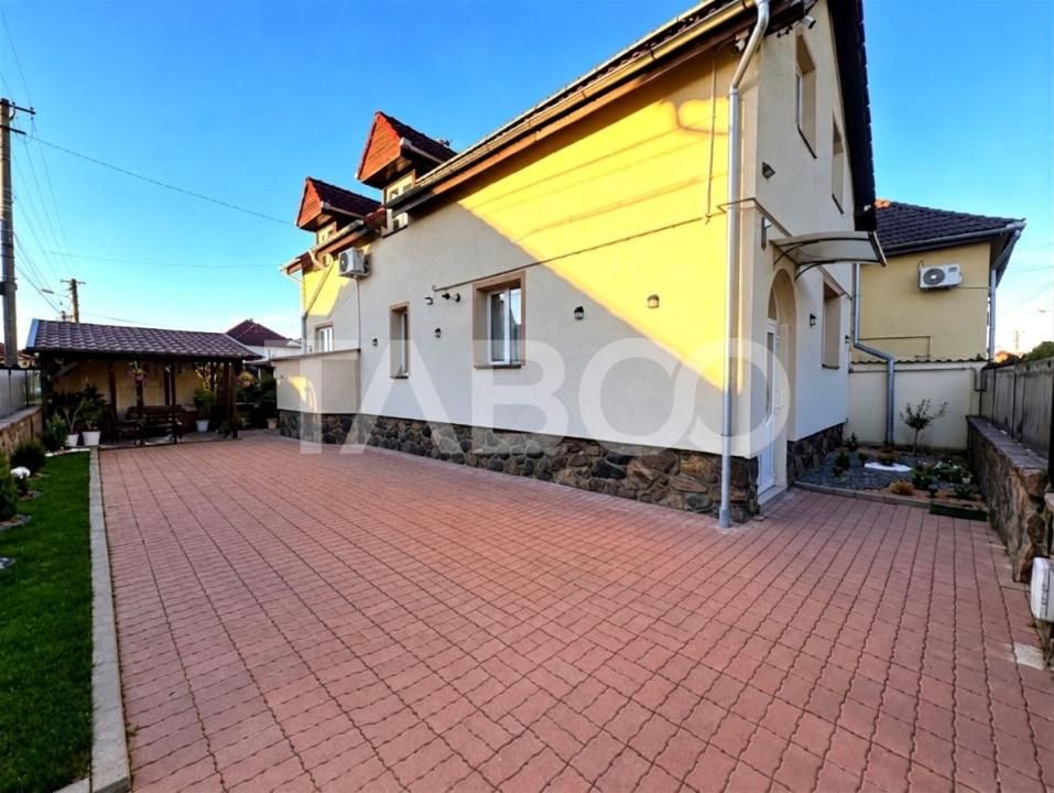 Casa individuala de vanzare cu 2 fronturi stradale zona Tiglari Sibiu – fotografia 1 din 11