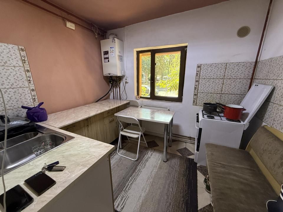 Apartament cu 3 camere, decomandat, parter - Baba Dochia – fotografia 4 din 7
