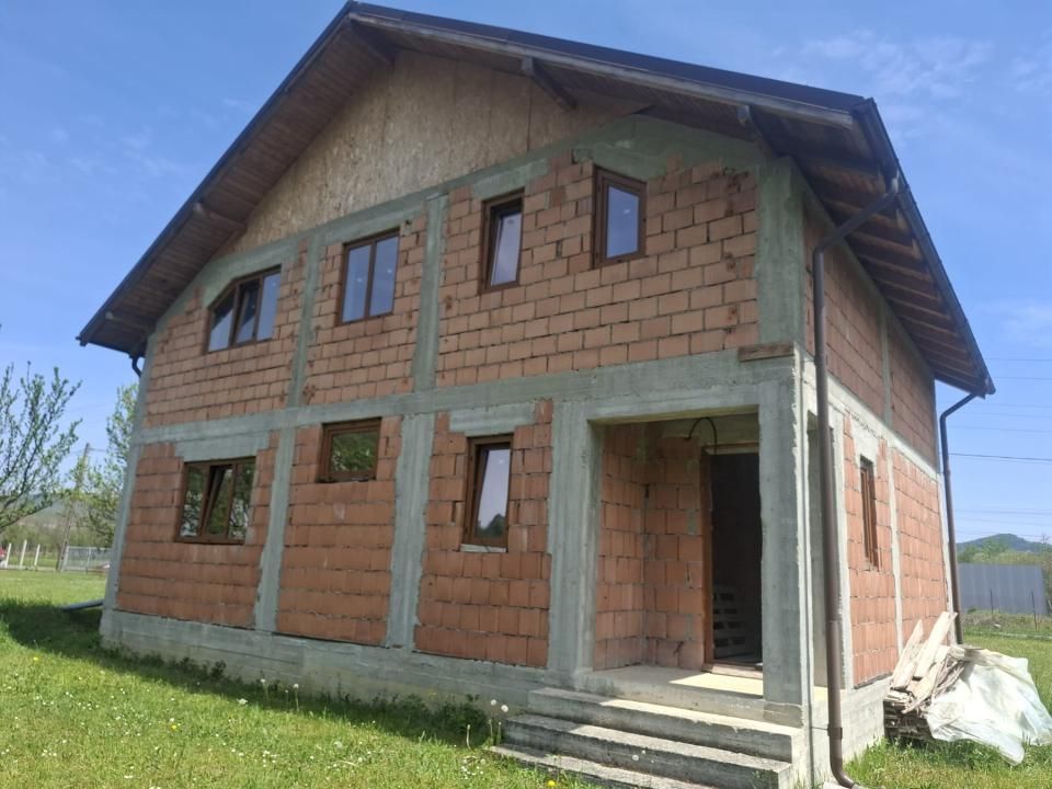 Casă P+M 4 dormitoare 188 mp și teren de 3.400 mp cu livadă in Pucioasa-Sat – fotografia 16 din 19