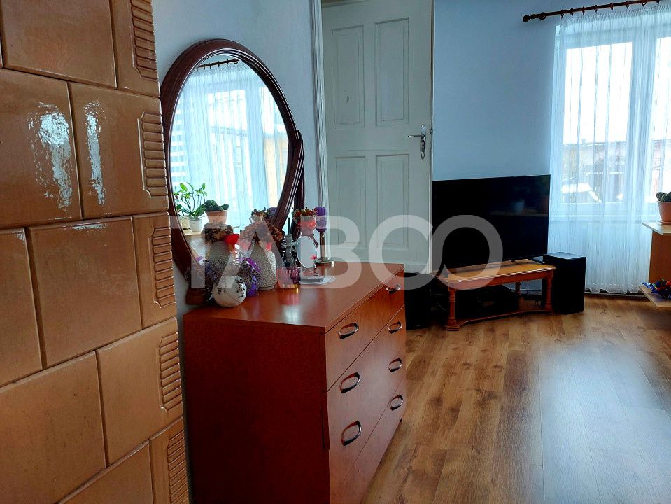 Casa si curte pretabila pentru 2 familii 980 mp teren liber Cisnadie – fotografia 12 din 32
