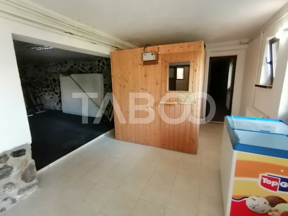 Pensiune 13 camere 16 bai sauna piscina si teren 1565 mp Cisnadioara – fotografia 6 din 42