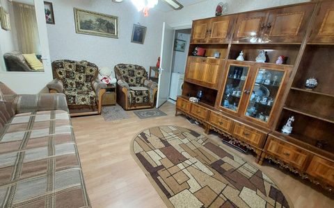 Apartament 2 camere semidecomandat, etajul 3, Craiovita zona Scoala Elena Farago