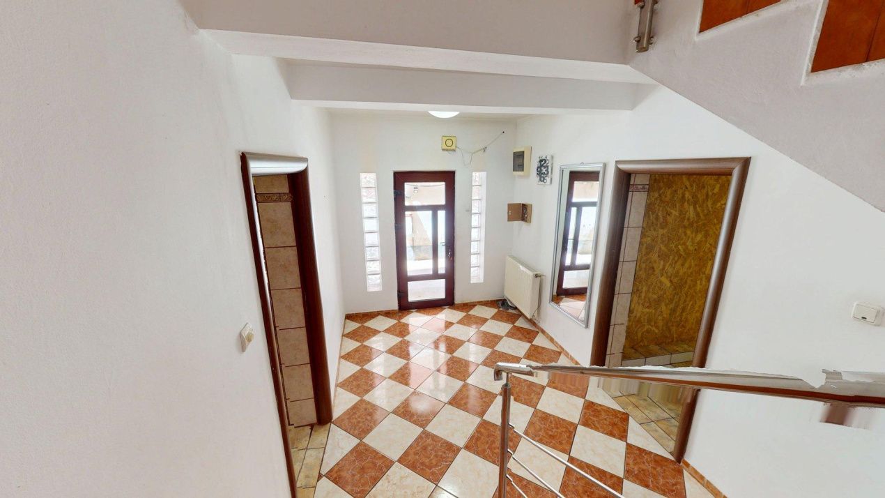 Vila cu 7 camere de inchiriat+ gradina + piscina  Prelungirea  Ghencea – fotografia 17 din 33