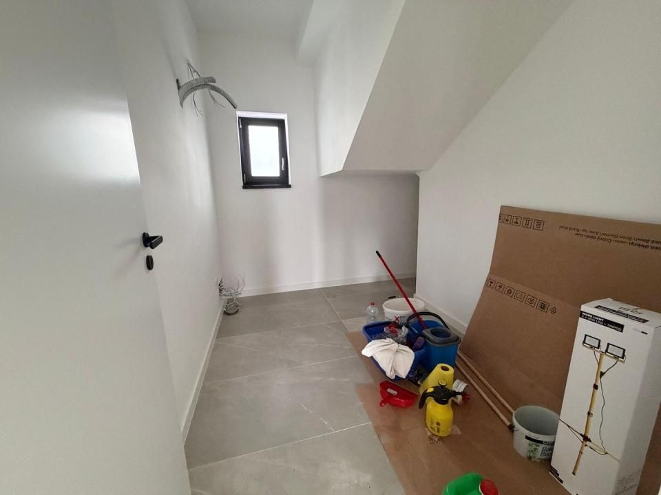 Triplex in Sacalaz | Finisaje premium | 4 camere | Asfalt | 2 balcoane – fotografia 12 din 15