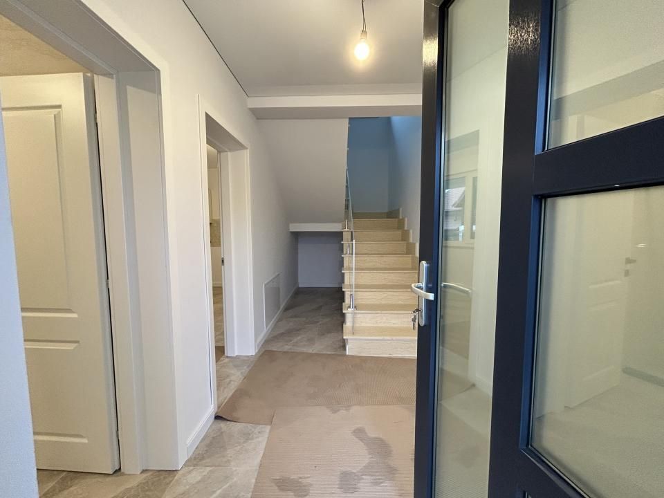 Casă individuală P+1E, 4 camere, 3 băi, dormitor matrimonial cu baie proprie – fotografia 6 din 15