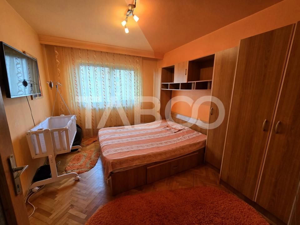 Apartament decomandat de vanzare etaj intermediar lift Vasile Aaron – fotografia 3 din 10