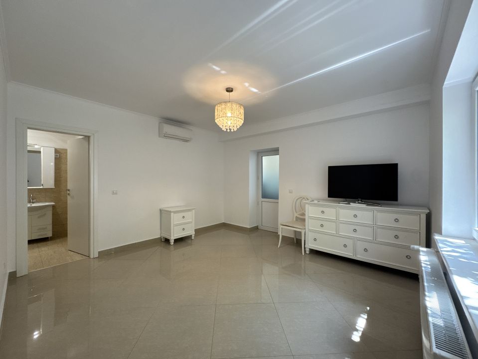 Vila individuala versatila de inchiriat in Otopeni-Odai, 8 camere, 5 bai – fotografia 7 din 19