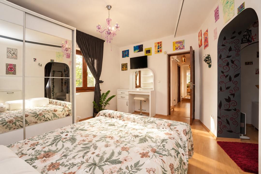 Vilă 8 Camere | 428 MP | Teren 703 MP | 4 Garaje | Voluntari – fotografia 13 din 27