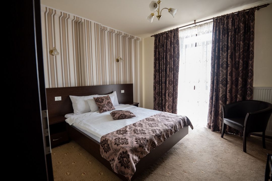 Hotel Miky Arad de vanzare | Investitie cu utilizari multiple | 42 camere cazare – fotografia 2 din 66