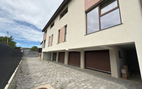 Unitate Duplex, 120 Mp Utili, Cu 2 Garaje, panouri solare