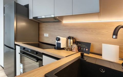Apartament de închiriat - Zona Mamaia Nord cu 2 camere si vedere la piscina