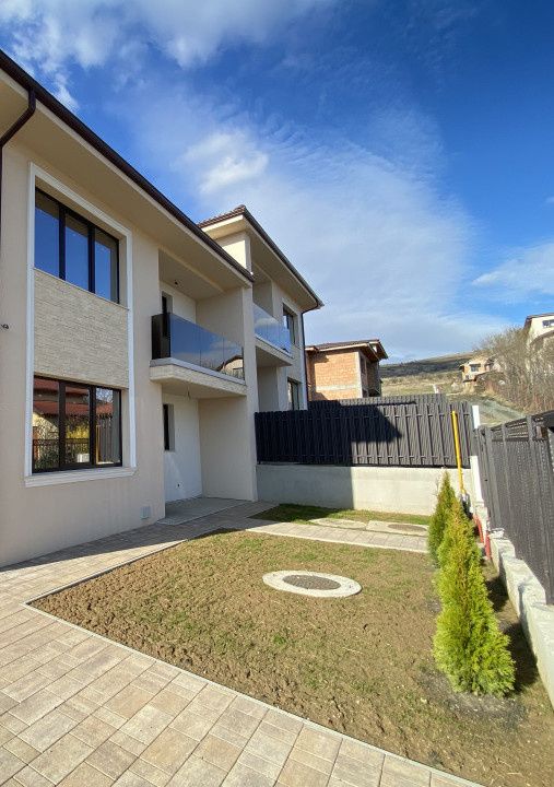 Casă modernă la intrare în Chinteni – zonă superbă, cu priveliște – fotografia 2 din 13
