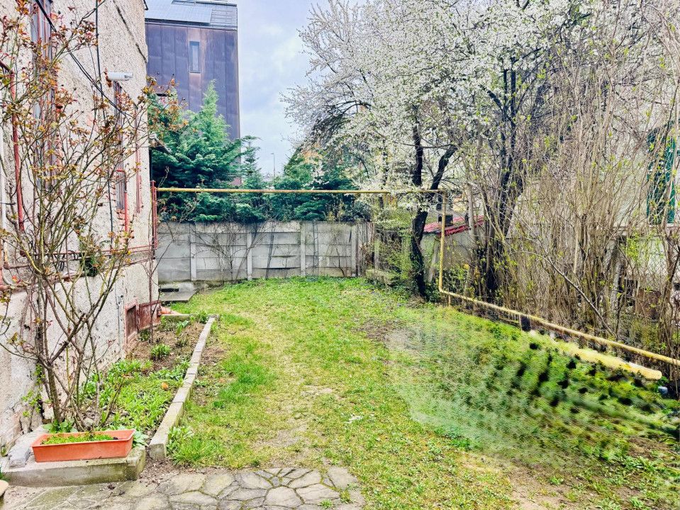 Garsoniera la vila, parter inalt, curte comuna in Parcul Sub Arini. – fotografia 6 din 7