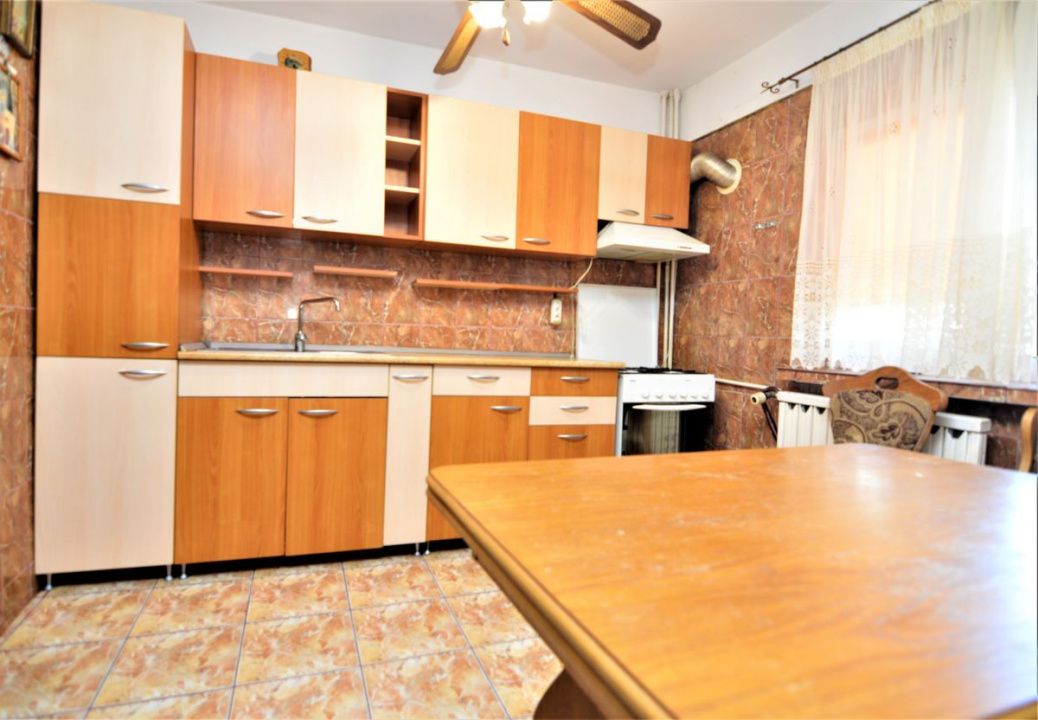INCHIRIERE APARTAMENT 3 CAMERE VITAN-FOISORULUI – fotografia 16 din 26