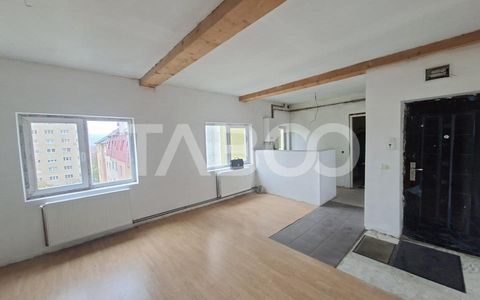 Apartament la mansarda de vanzare 3 camere Vasile Aaron