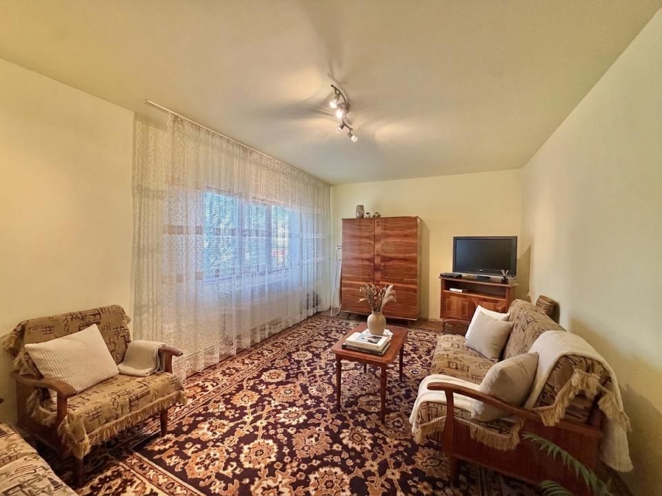 Apartament 2 camere, etaj 2, decomandat, zona Aradului – fotografia 1 din 12