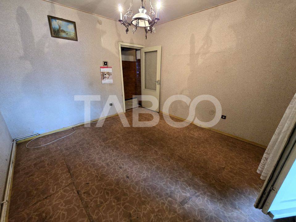 Apartament decomandat 4 camere 4 balcoane 2 bai etaj 1 Central Sibiu – fotografia 2 din 22