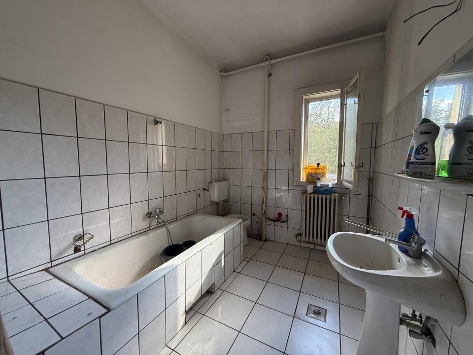 Apartament 3 camere, 72mp, etaj 1, 400m teren, garaj propriu- Complex Studentesc – fotografia 6 din 11
